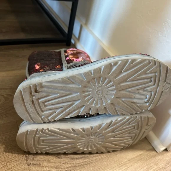 Silver/pink Sparkle Ugg boots size 9 - Picture 2 of 4